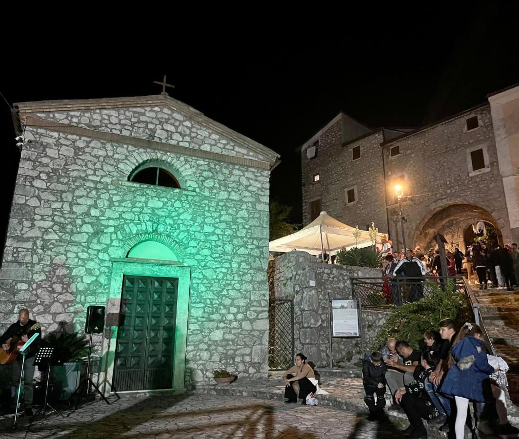 La Dimora Dell'Arco Lejlighed Pico Eksteriør billede